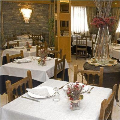 Hotel Restaurant Castellarnau Escaló Buitenkant foto