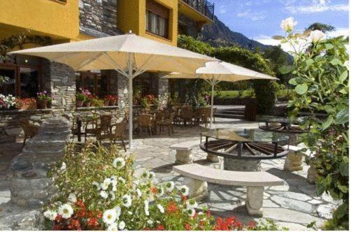 Hotel Restaurant Castellarnau Escaló Buitenkant foto