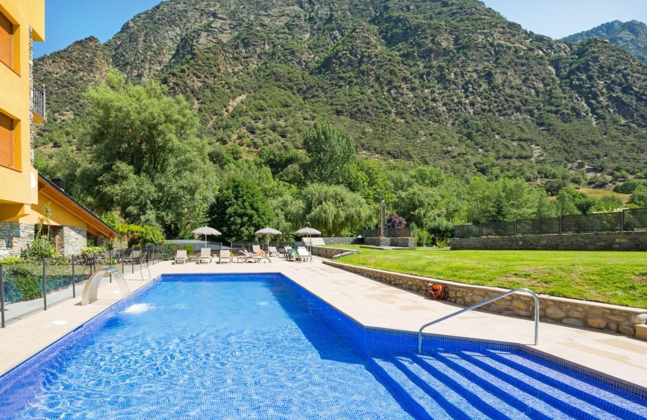 Hotel Restaurant Castellarnau Escaló Buitenkant foto