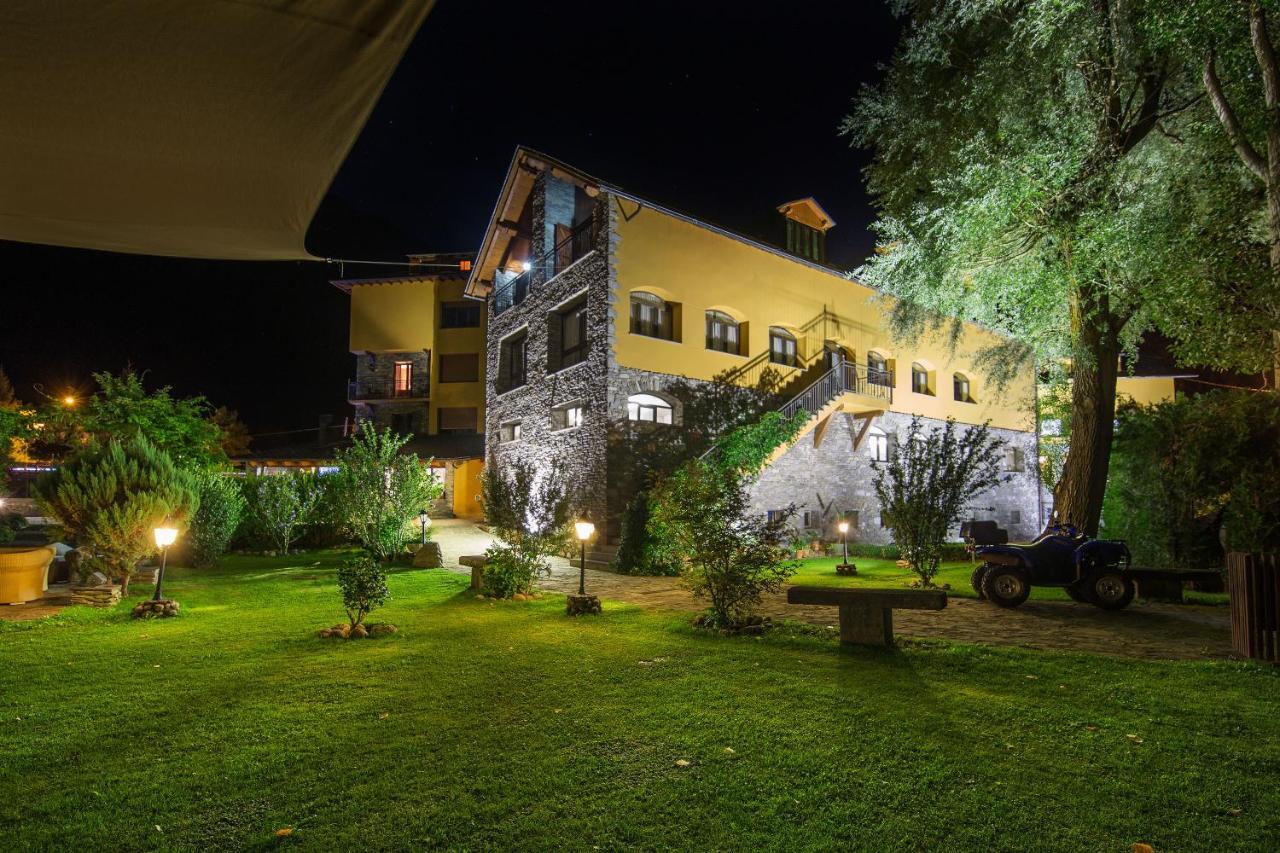 Hotel Restaurant Castellarnau Escaló Buitenkant foto