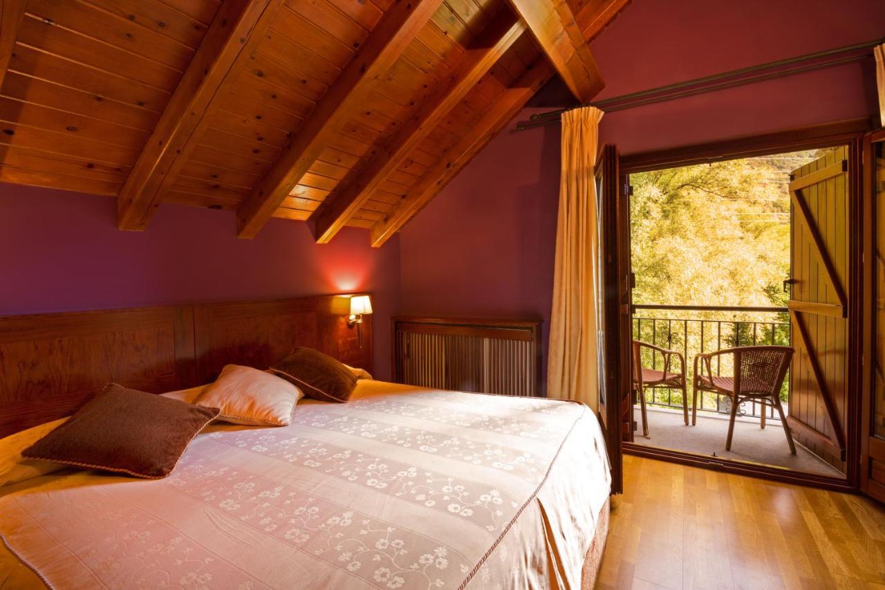 Hotel Restaurant Castellarnau Escaló Buitenkant foto